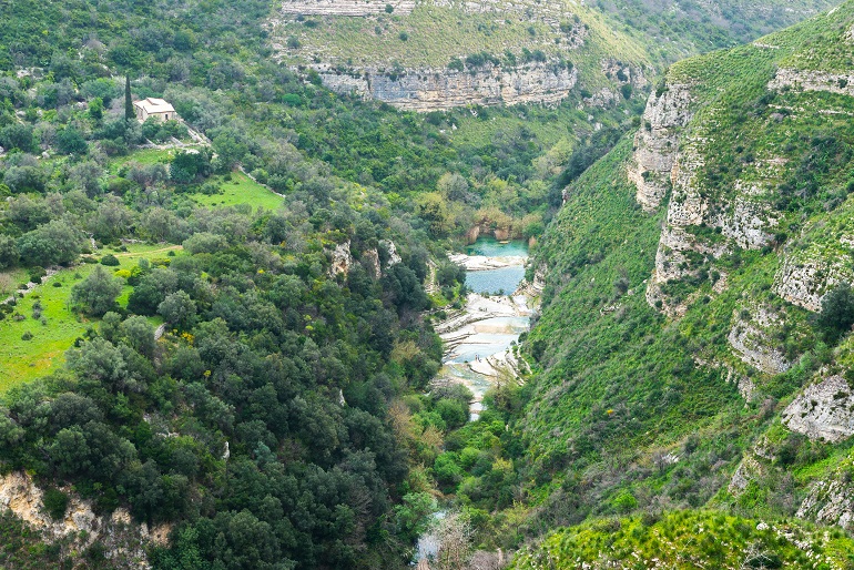 Cavagrande del Cassibile near Noto (© Albertoloyo | Dreamstime.com)