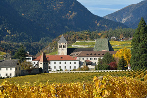 Kloster Neustift / Novacella Convent (photo by Uoaei1  - CC BY-SA 3.0)