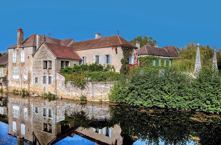 Noyers-sur-Serein (photo by Rolf Kranz - CC BY-SA 4.0)