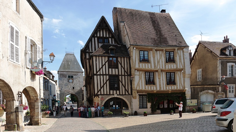 Noyers-sur-Serein (photo from PxHere)
