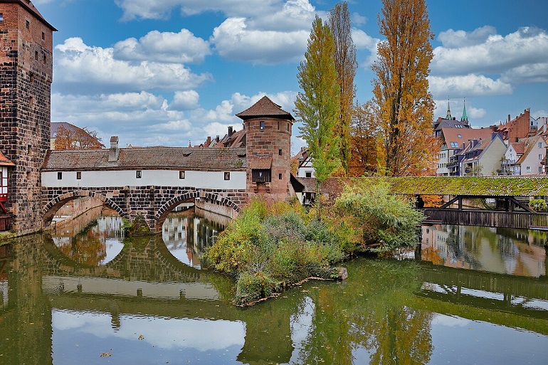 The executioner's tower and the executioner's bridge, Nuremberg (photo by Nilaxus - CC BY-SA 4.0)