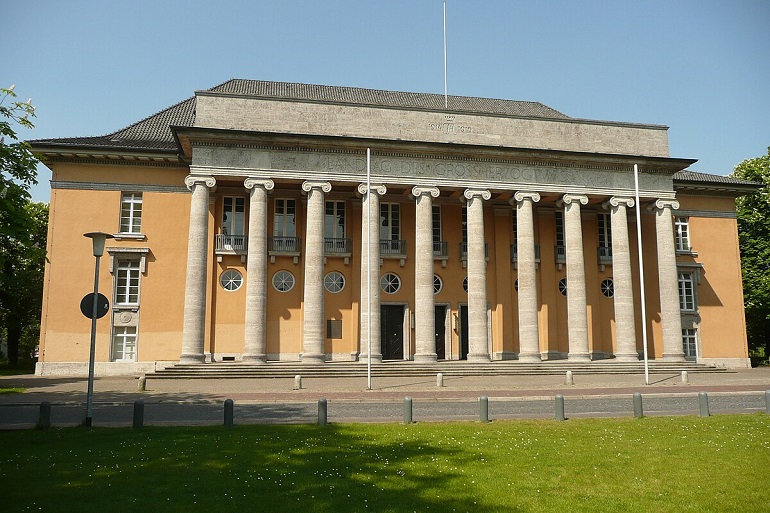 LandTag, Oldenburg (photo by WilfriedC (Wilfried Cordes) - CC BY-SA 3.0)