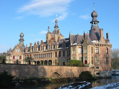 Castle of Ooidonk (photo by Donar Reiskoffer - CC BY-SA 3.0 Unported license)