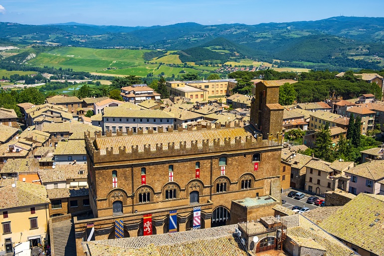 Palazzo del Capitano on Piazza del Popolo, Orvieto (© Bernard Bialorucki | Dreamstime.com)