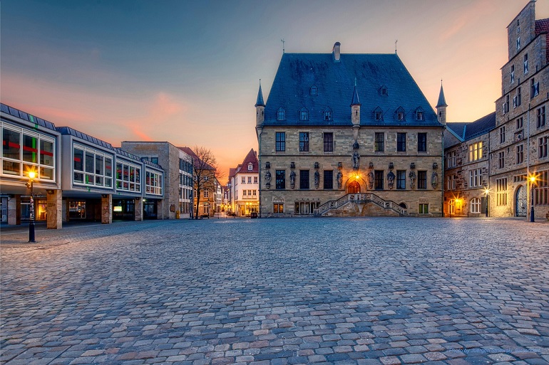 Town hall, Osnabrück (photo by Juergen Striewski from Pixabay)