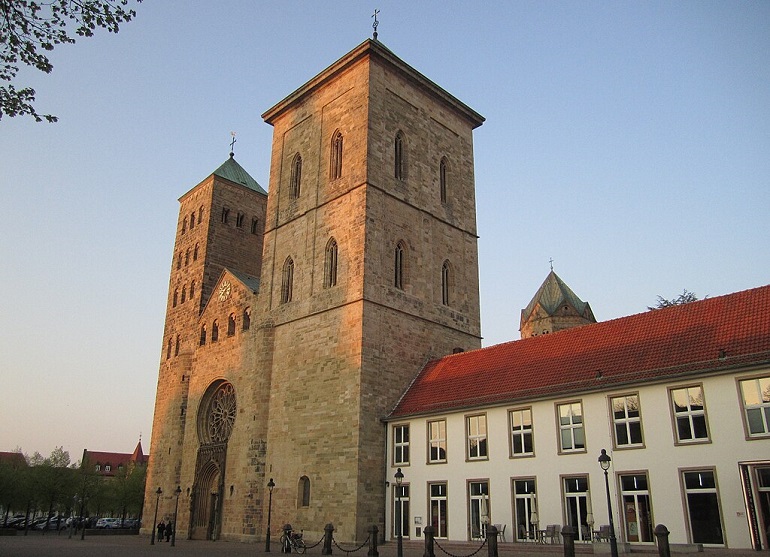 Osnabrück Cathedral (photo by Elelicht - CC BY-SA 3.0)