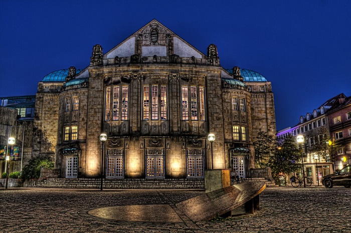 Theatre of Osnabrück (photo by Dominik Bartsch from Osnabrück, Deutschland - CC BY 2.0)