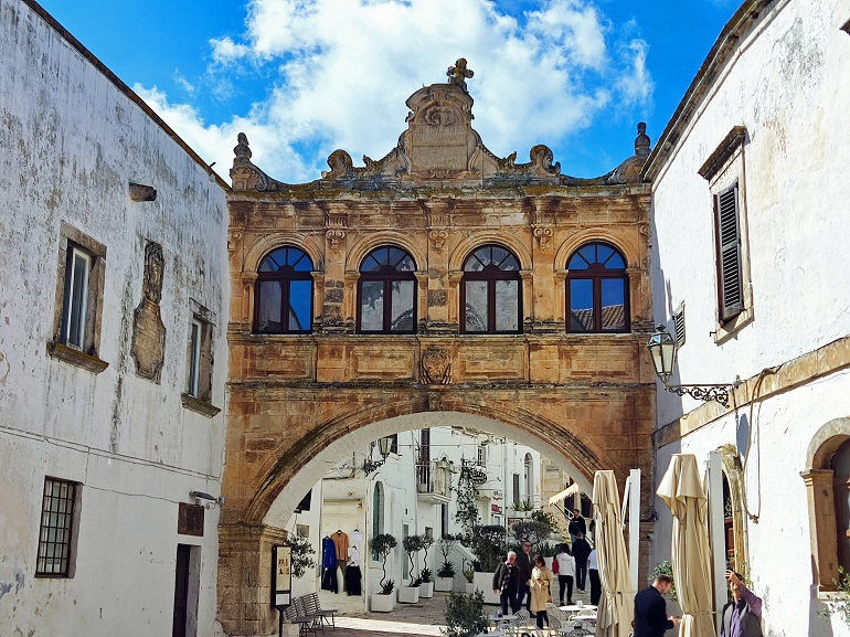 Arco Scoppa, Ostuni (© Eupedia.com)