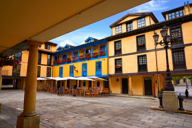 Plaza del Fontán, Oviedo (© Lunamarina | Dreamstime.com)