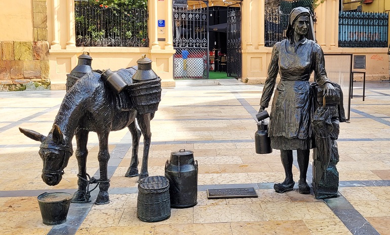 La Lechera (the milkmaid) sculpture on Plaza de Trascorrales in Oviedo (© Happyolga | Dreamstime.com)