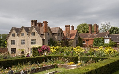 Packwood House (photo by Tony Hisgett - CC BY 2.0)