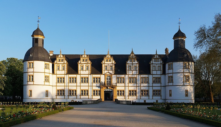 Schloss Neuhaus, Paderborn (photo by Nawi112 - CC BY-SA 3.0)