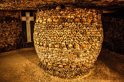 Catacombs of Paris (photo by Shadowgate from Novara, Italy - CC BY 2.0)