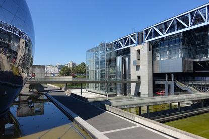 Cité des Sciences et de l'Industrie, Paris (photo by Guilhem Vellut from Paris, France - CC BY 2.0)