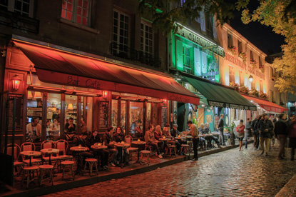 Restaurants in Montmartre, Paris (photo by Gerhard Bögner from Pixabay)
