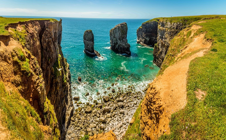 Stack Rocks near Castlemartin, Pembrokeshire Coast National Park (© Nicola Pulham | Dreamstime.com)