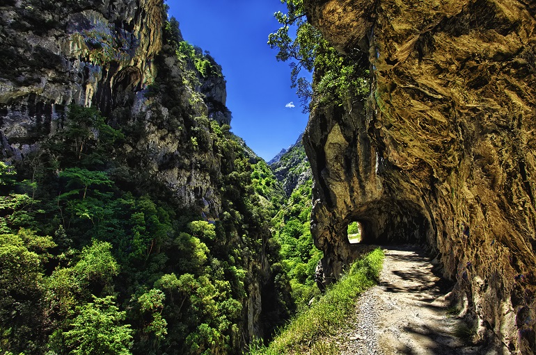 Ruta del Cares in Picos de Europa National Park (© Makoshark2 | Dreamstime.com)