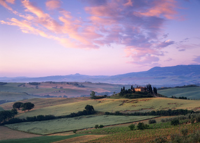 Valley D'Orcia between Pienza and San Quirico d'Orcia in Tuscany (&copy; Lesley Jacques - iStockphoto.com)