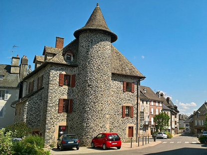 Pleaux, Auvergne (photo by Robin Chubret - CC BY-SA 4.0)