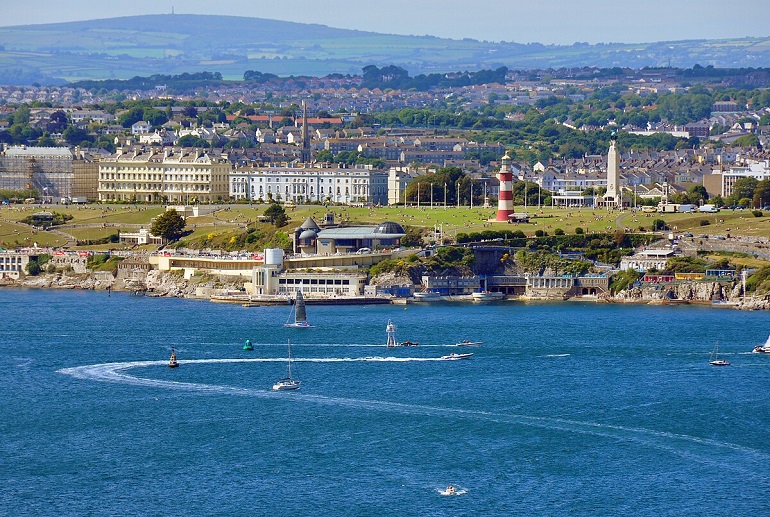 Plymouth Hoe from Staddon Heights (photo by Nilfanion - CC BY-SA 3.0)