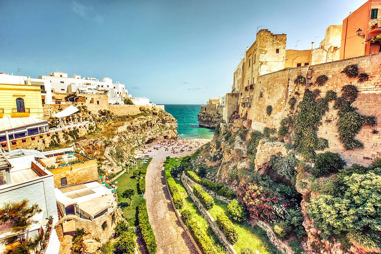 View of Lama Monachile from the Terrazza di Santa Candida, Polignano a Mare (© Serena Rossi | Dreamstime.com)