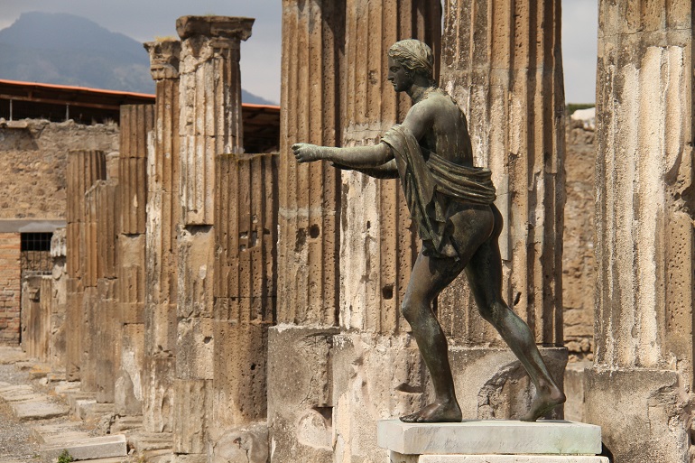 Statue of Apollo, Pompeii (© Mrlloyd | Dreamstime.com)