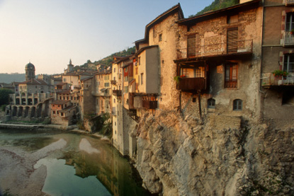 Pont-en-Royans, Rhône-Alpes (&copy; gui00878 - iStockphoto.com)