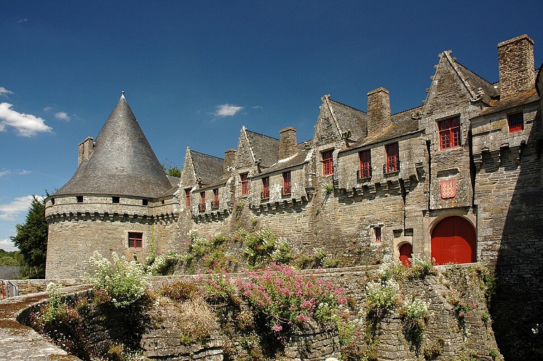 Pontivy Castle (photo by Calips - CC BY-SA 3.0))