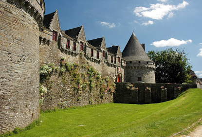 Pontivy Castle, Brittany (photo by Calips - CC BY-SA 3.0)