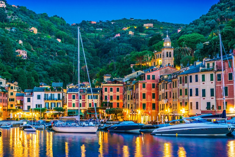 Picturesque fishing village Portofino (© Monticelllo | Dreamstime.com)