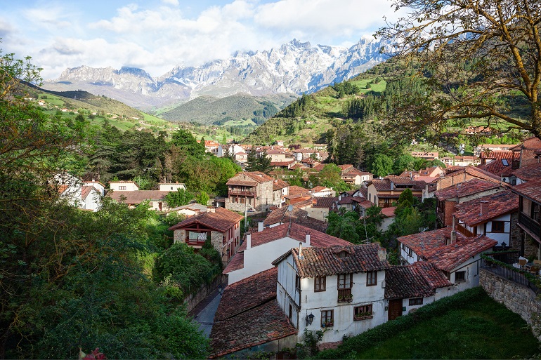 Potes (© Antonel | Dreamstime.com)