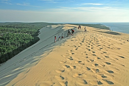 The Great Dune of Pyla, Aquitaine (photo by W. Bulach - CC BY-SA 4.0)