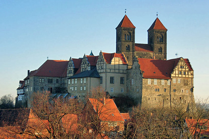 Castle and monastery of Quedlinburg (photo by APreussler at the German language Wikipedia - CC BY-SA 3.0 Unported license)