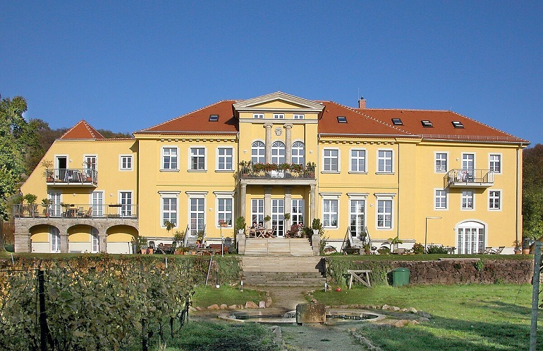 Manor House of the Paulsberg Wine Estate, Radebeul (photo by Jörg Blobelt - CC BY-SA 4.0)