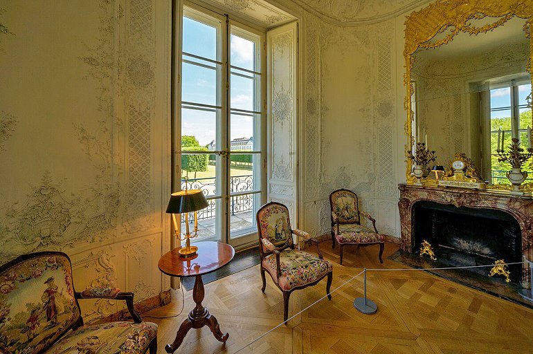 Boudoir, Château de Rambouillet (photo by Gilles Messian from Paris, France - CC BY 2.0)