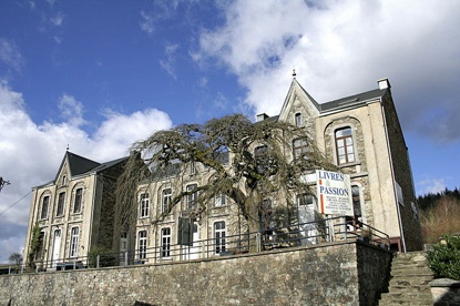 The old primary school of Redu (&copy; Jean-Pol GRANDMONT - CC BY-SA 3.0 Unported license)