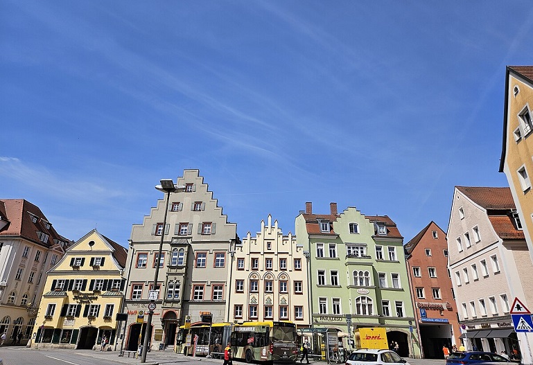 Arnulfsplatz, Regensburg (photo by John Samuel - CC BY-SA 4.0)