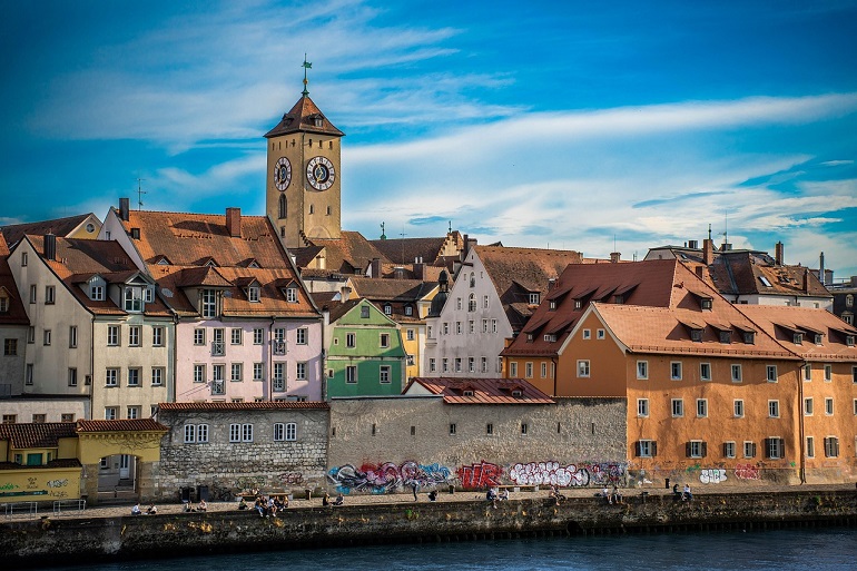 Old Town, Regensburg (photo by u_73ods4v3dj from Pixabay)
