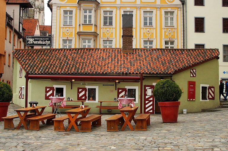 Wurstkuchl, Regensburg (photo by Hans100 - CC BY 3.0)