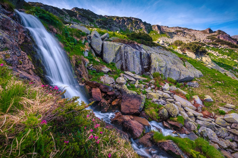Alpine brook with high waterfall in Retezat National Park (© Janoka82 | Dreamstime.com)