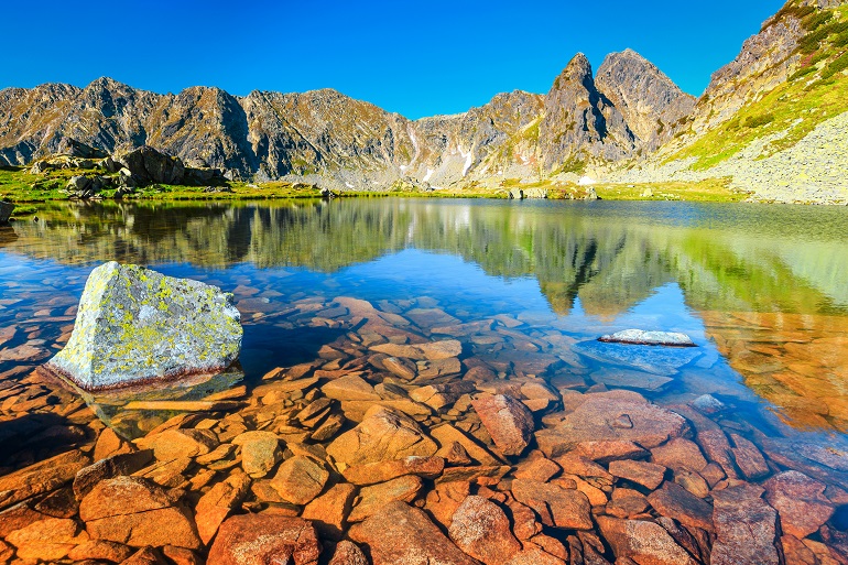 Lake Taul Portii, Retezat National Park (© Janoka82 | Dreamstime.com)