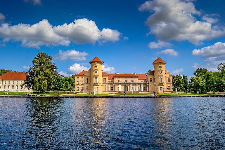 Rheinsberg Palace (photo by Axel Schliemann - CC BY-SA 3.0)