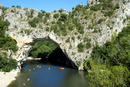 Pont d'Arc, Ardèche Gorges (© Robert Paul Van Beets | Dreamstime.com) Pont d'Arc, Ardèche Gorges (© Robert Paul Van Beets | Dreamstime.com)