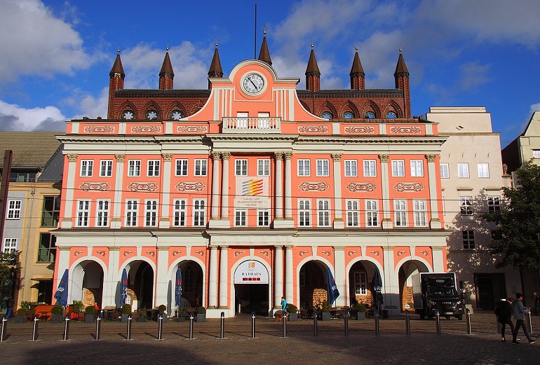 Town Hall of Rostock (photo by Hajotthu - CC BY-SA 3.0)