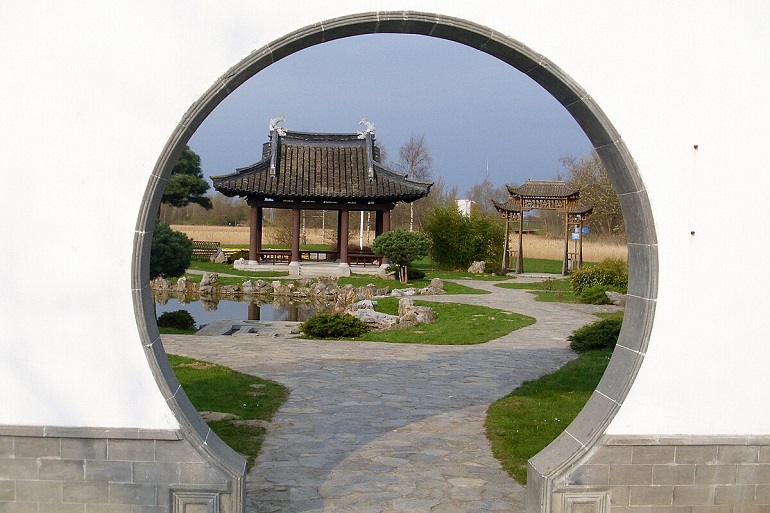 Chinese Garden in the IGA Park, Rostock (photo by Geri-oc - CC BY-SA 3.0 de)
