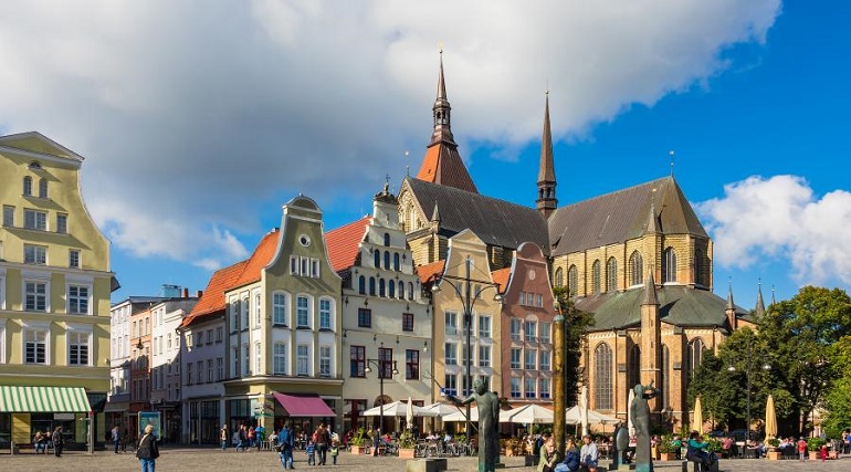 Neuer Markt and St. Mary’s Church, Rostock (photo by Martin Klein - CC BY-SA 2.0))