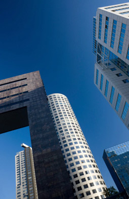 Skyscrapers in downtown Rotterdam (&copy Clicks / iStockphoto.com)