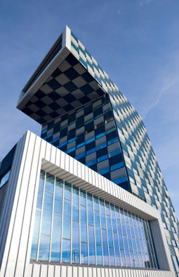 Modern office building, Rotterdam (&copy Clicks / iStockphoto.com)