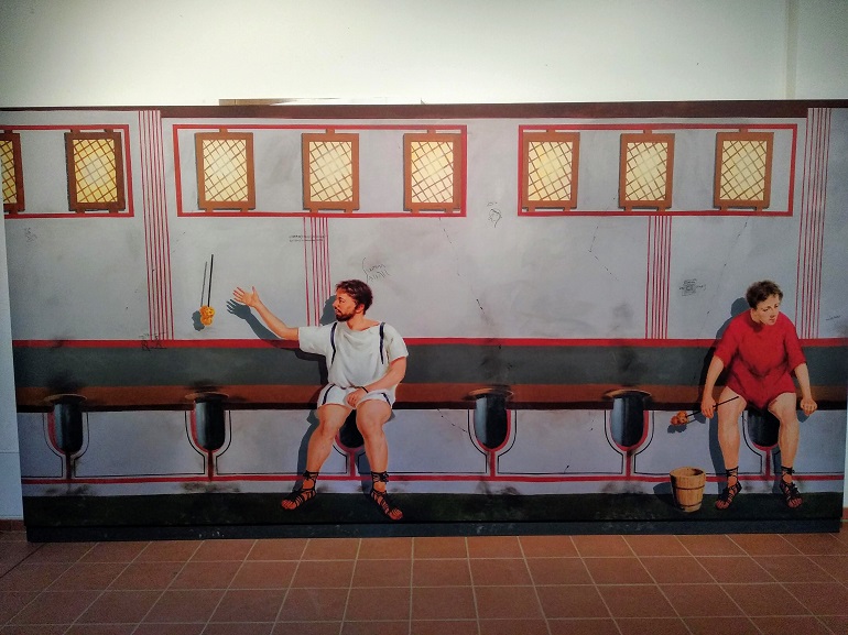 Roman toilets, Saalburg Roman Fort (© Eupedia.com)