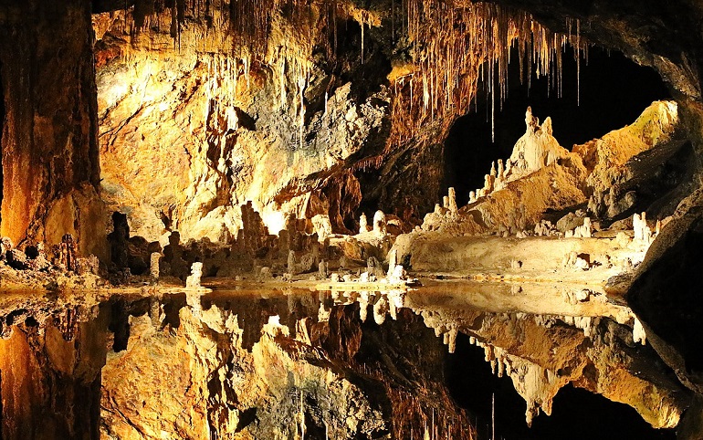 Fairy Grottoes, Saalfeld (photo by NoRud - CC BY-SA 4.0)